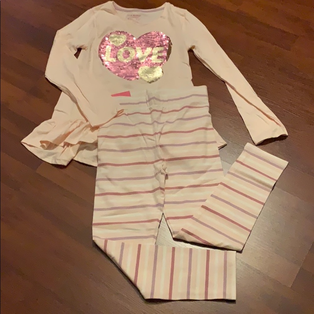 Girls shirt and leggings set